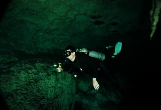 Explora cenotes submarinos